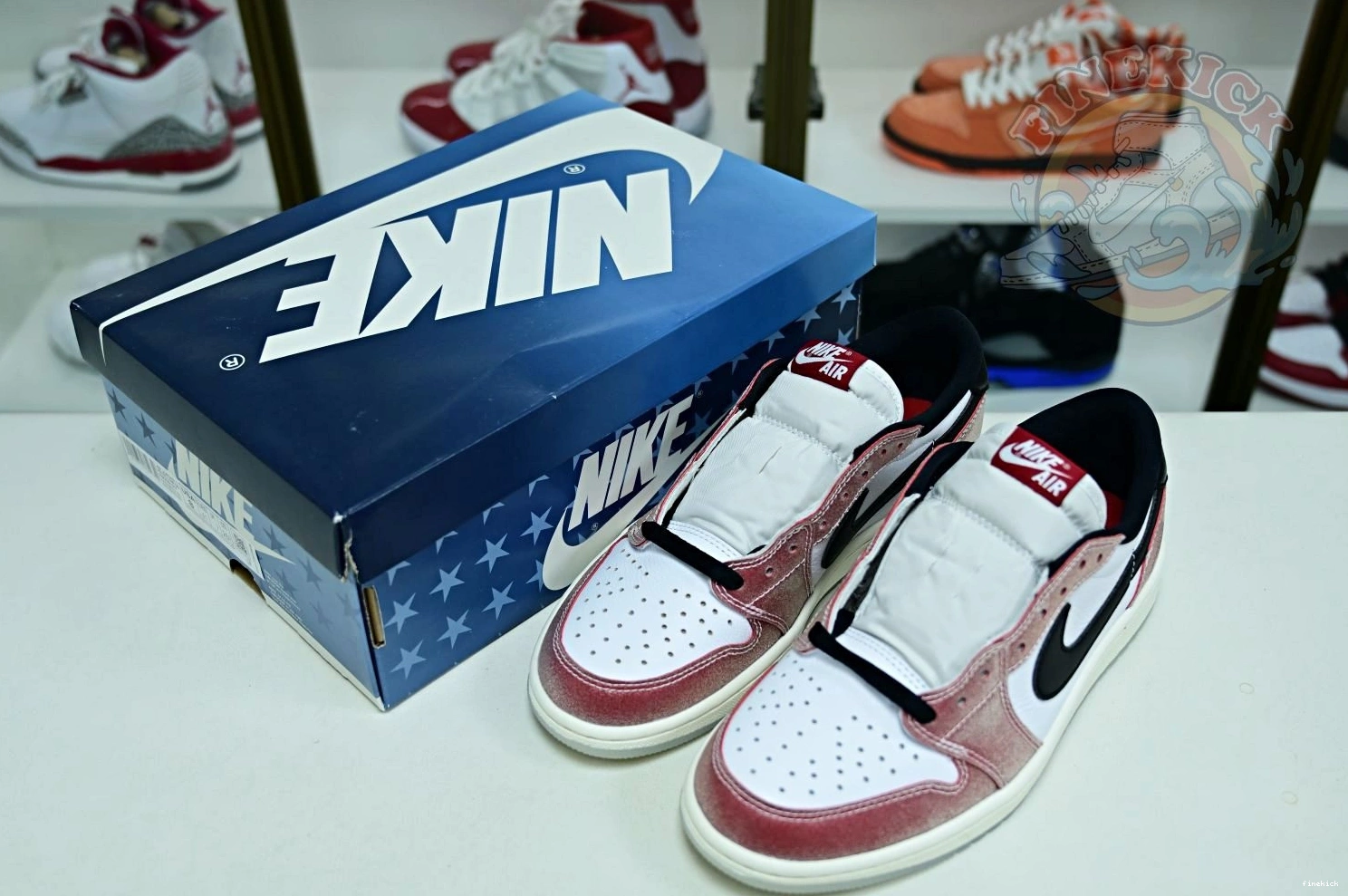 Jordan1 Room Jordan OG Trophy Low x Air 0129